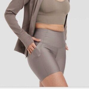 All in Motion Women's Size M Effortless Support Pocket Bike Shorts 6" Taupe